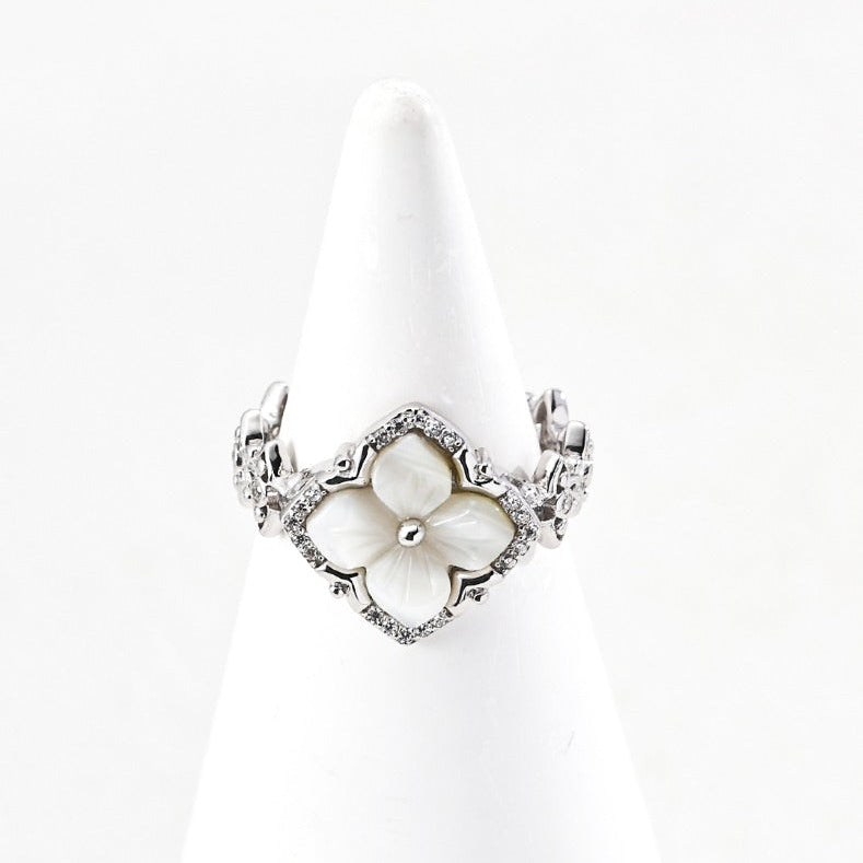 Timeless Clover Floral Ring