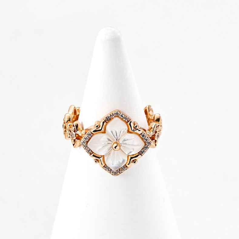 Timeless Clover Floral Ring