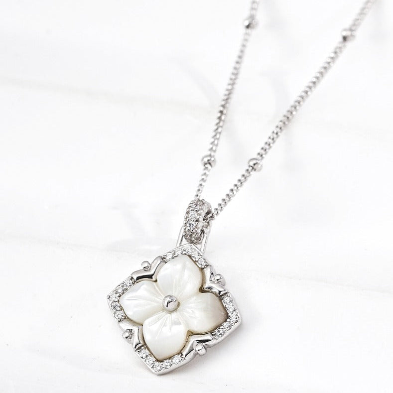Timeless Clover Floral Pendant Necklace